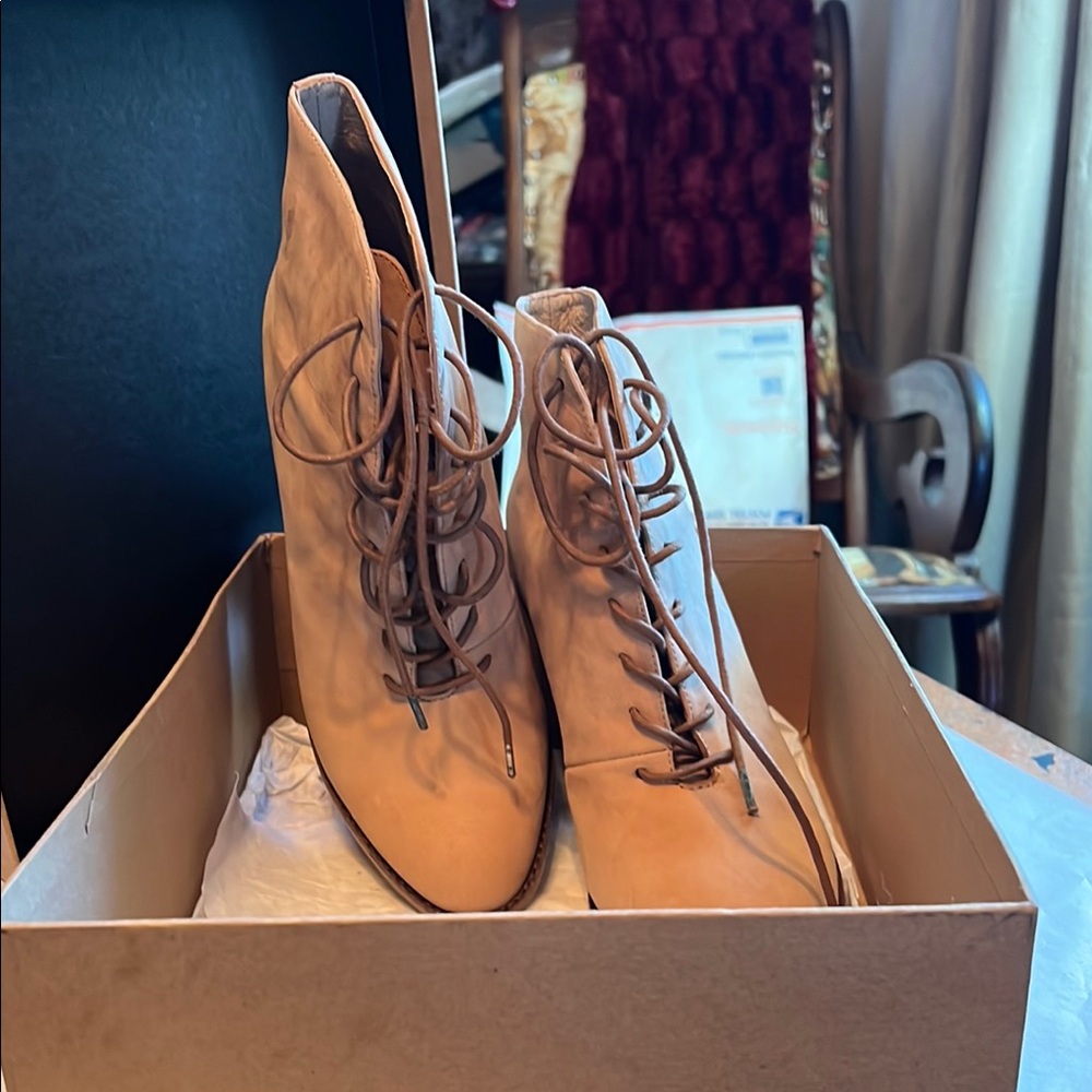 Kelsi Dagger Cream Lace Up Boots - Picture 2 of 6